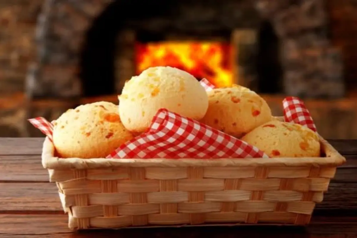 Receita de Pão de queijo quentinho da padaria